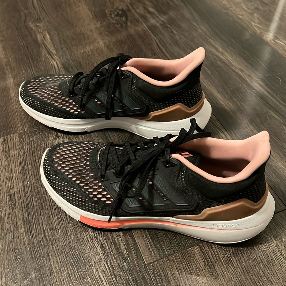 Adidas Bounce Size 9 1/2